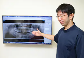 矯正治療や嚙み合わせの知識や経験が豊富な歯科医師による歯並び改善
